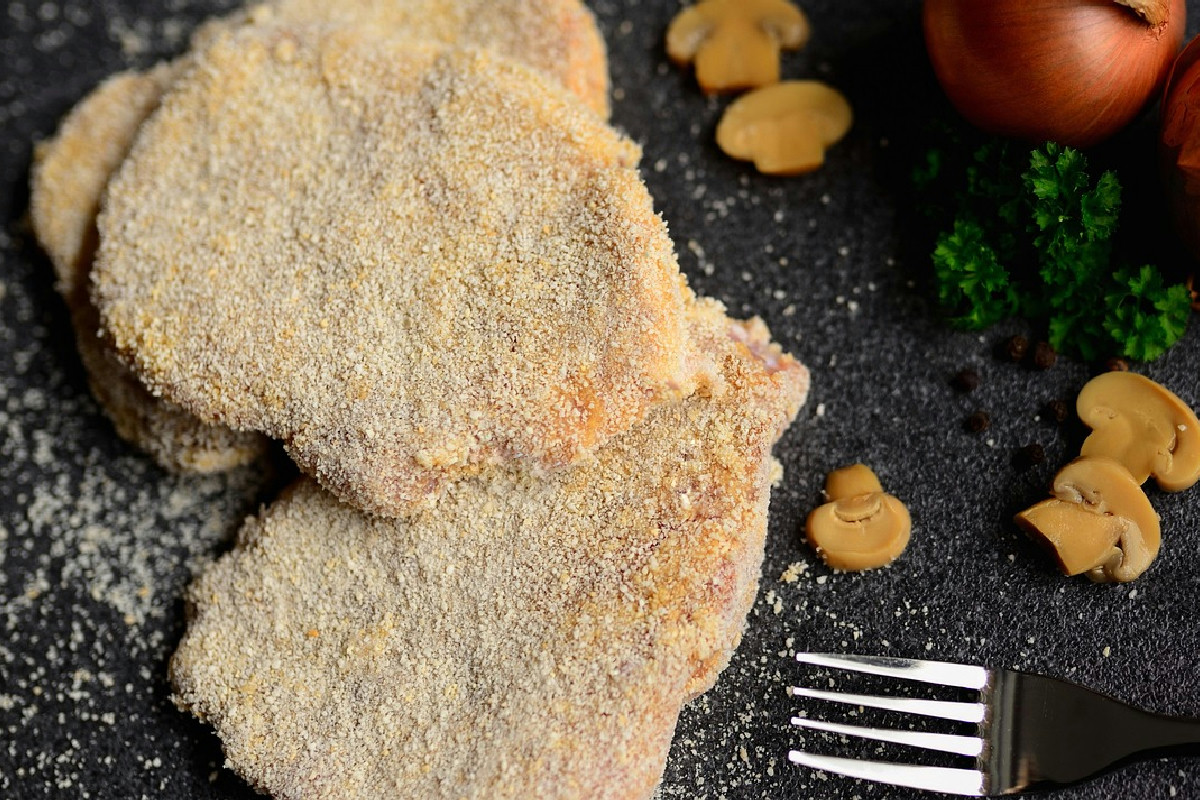 Così tenere che si tagliano con la forchetta: le scaloppine ai funghi che profumano d’autunno